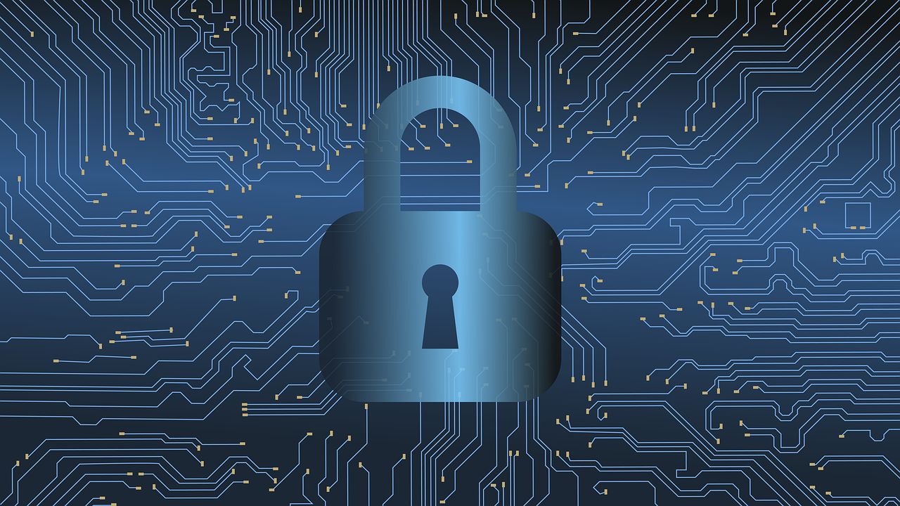 Ransomware auf Rekordniveau: Weshalb digitale Resilienz wichtiger wird als reine Prävention 1 schloss icon auf dynamischem dunkelblauem hintergrund